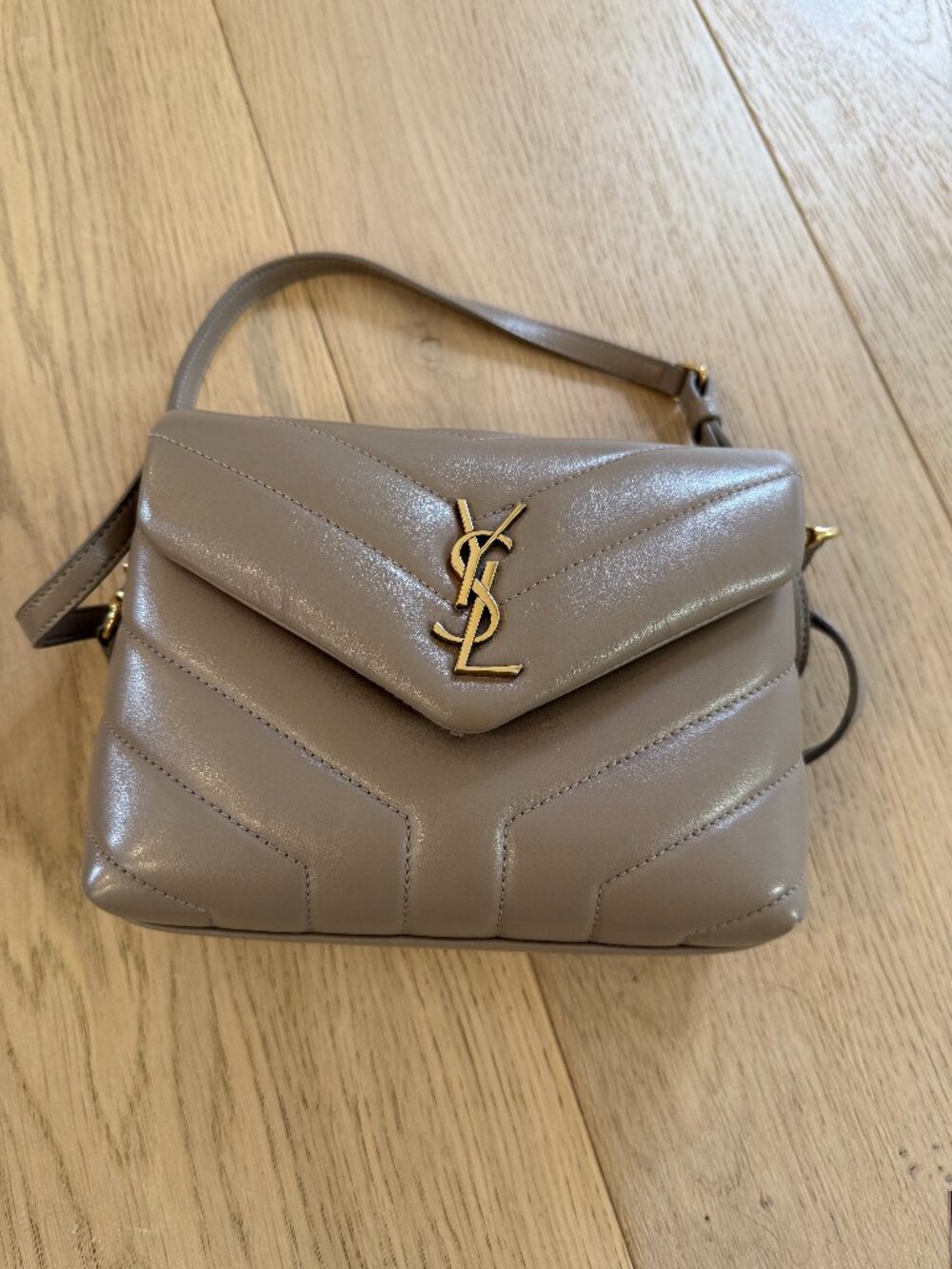 Saint Laurent-LIKE NEW- Loulou Toy Flapbag Matelasse- TAN/TAUPE - Picture 2 of 12